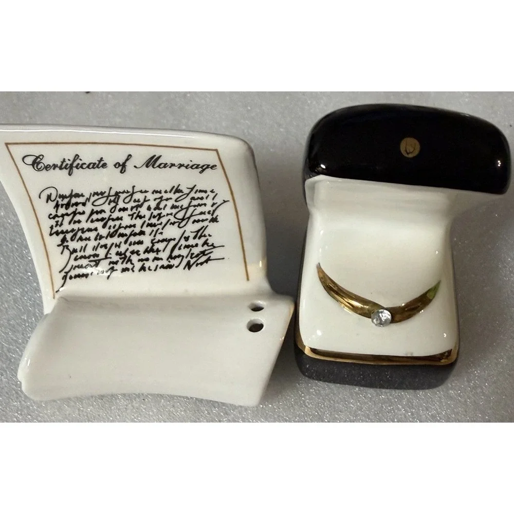 Vintage 1985 Sarsaparilla Wedding Ring Marriage Certificate Salt Pepper Shakers